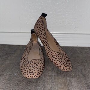 Universal Thread Tan and Black Dotted Flats
